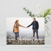 Invitation Brosse Script Enregistrer La Date Adventure Wood C (Debout devant)