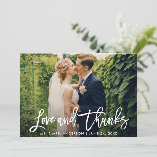 Invitation Brosse Script Kraft Love and Thanks Mariage Card (Debout devant)