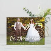 Invitation Brosse Script Notre aventure commence Kraft Card (Debout devant)