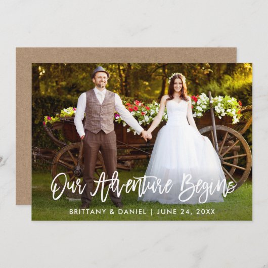 Invitation Brosse Script Notre aventure commence Kraft Card (Devant / Derrière)