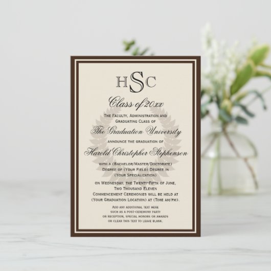 Invitation Brown Monogram Laurel Classic College (Debout devant)