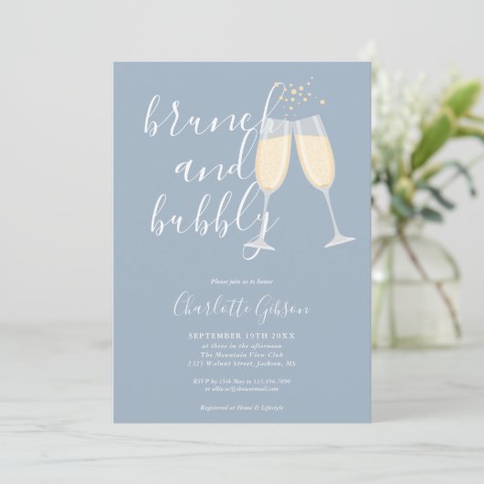Invitation Brunch Bubbly Script Fête des mariées Dusty Blue (Debout devant)