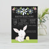 Invitation Brunch De Chasse Aux Oeufs De Pâques De Lapin Et D (Debout devant)