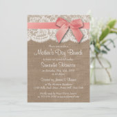 Invitation Brunch de la Fête des Mères Burlap, dentelle et po (Debout devant)