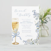Invitation Brunch floral bleu et verre champagne Bubbly (Debout devant)