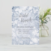 Invitation Brunch nuptial floral moderne bleu et blanc (Debout devant)