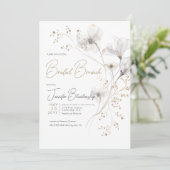 Invitation Brunch nuptial moderne blanc gris et or floral (Debout devant)