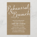 Invitation Brunch rustique de répétition de calligraphie de<br><div class="desc">Cet invitation chic élégant et rustique de brunch de répétition comporte la calligraphie magnifique et un arrière - plan de style de papier d'emballage.</div>