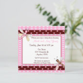 Invitation brune rose de baby shower de libellule (Debout devant)