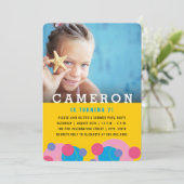 Invitation Bubbles Roses Et Bleues Photo Fille Anniversaire (Debout devant)