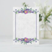 Invitation Budget blanc mariage à cadre fleuri violet (Debout devant)