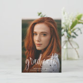 Invitation Budget Moderne Calligraphie Photo Graduation Party (Debout devant)