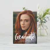 Invitation Budget Moderne Letting 3 Photo Graduation Party (Debout devant)