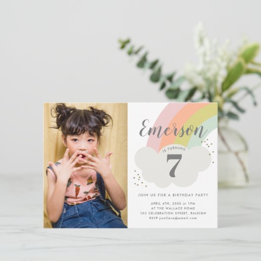 Invitation Budget Rainbow Anniversaire (Debout devant)