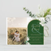 Invitation Budget Tout-en-1 Roses blanches Mariage vert Code  (Debout devant)