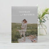 Invitation Budget tout en un + code QR Sage Green Mariage (Debout devant)