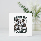 Invitation Bulldog Espresso Chaud - Café Confortable (Debout devant)