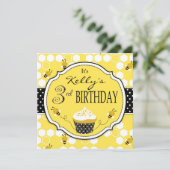 Invitation Bumble Bee Cupcake Troisième anniversaire (Debout devant)