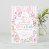 Invitation Bundle of Joy Christmas baby shower invite. (Debout devant)