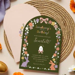 Invitation Bunny de Pâques floral Somebunny a un anniversaire