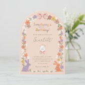 Invitation Bunny de Pâques floral Somebunny a un anniversaire (Debout devant)
