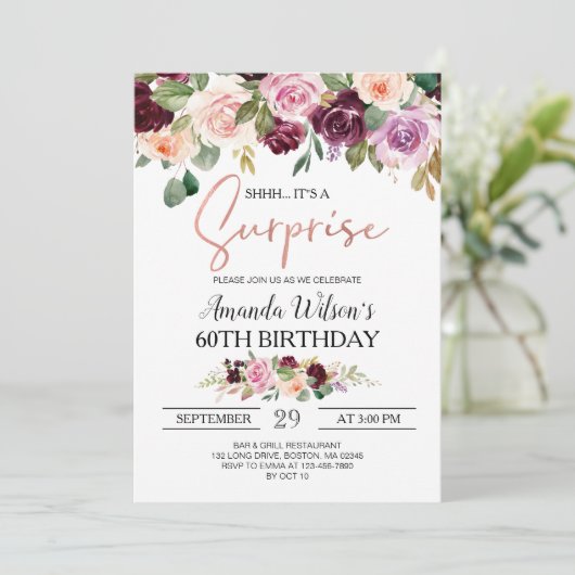 Invitation Burgundy Blush Pink Script Surprise fête d'anniver (Debout devant)