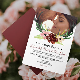Invitation Burgundy Floral Antler Boho Hunt est au-dessus du 