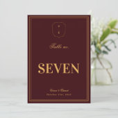 Invitation Burgundy Gold Crest Monogram Wedding Table Number (Debout devant)