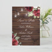 Invitation Burgundy Red Rose Rustique Bois SAVE la Date (Debout devant)