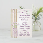 Invitation Burlap Lilac Purple Mason Jar Fête de l'mariée Inv (Debout devant)