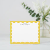 Invitation Butter Yellow Wavy Frame Note Card (Debout devant)