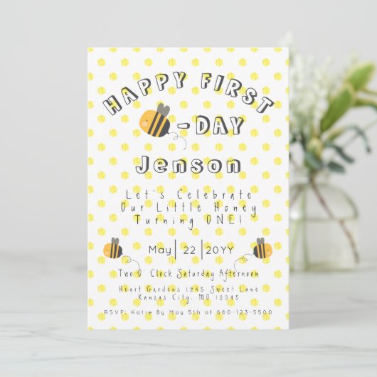 Invitation Buzzing avec Celebration Honey Bee First Birthday (Debout devant)