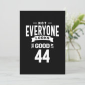 Invitation Cadeau drôle d'anniversaire 44 ans - 44e anniversa (Debout devant)