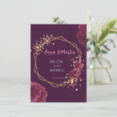 Invitation cadre doré avec des fleurs sur un fond bordeaux  (Debout devant)