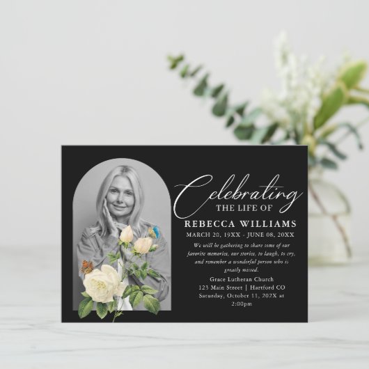 Invitation Calligraphie à fleurs blanches Célébration de la v (Debout devant)