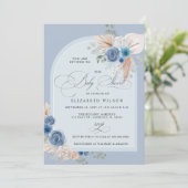 Invitation Calligraphie Boho Dusty Blue Pampas Baby shower (Debout devant)