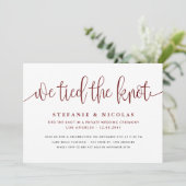 Invitation Calligraphie Bourgogne Nous Avons Lié Le Mariage D (Debout devant)