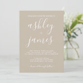 Invitation Calligraphie Chic Simple Shiitake Grey Mariage (Debout devant)