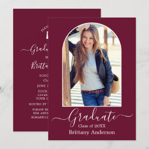 Invitation Calligraphie d'arc moderne Burgundy Graduation Par