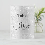 Invitation Calligraphie de parties scintillant en argent tabl (Debout devant)