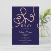 Invitation Calligraphie marine rose moderne or Oh baby shower (Debout devant)