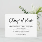 Invitation Calligraphie moderne Changement de plans Mise à jo (Debout devant)