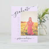 Invitation Calligraphie simple Lumière Purple Graduation 2 Ph (Debout devant)
