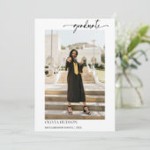 Invitation calligraphie simple moderne graduation photo (Debout devant)
