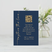 Invitation Capture the Love QR Code Navy Gold Wedding Card (Debout devant)