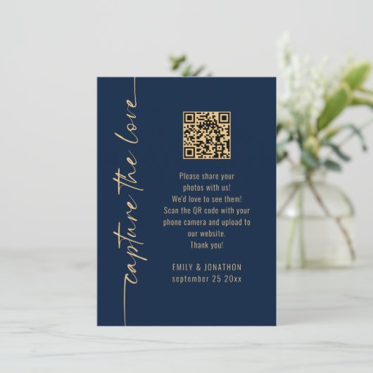 Invitation Capture the Love QR Code Navy Gold Wedding Card (Debout devant)