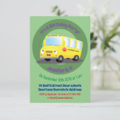 Invitation Caricature du bus scolaire jaune joyeux (Debout devant)