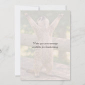Invitation 🎓🦥Carte de célébration du suricate impertinent – (Dos)