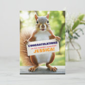 Invitation 🎓Carte de félicitations Bannière Écureuil (Debout devant)