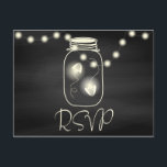 Invitation Carte Postale Chalet Mason Jar avec lucioles Mariage RSVP<br><div class="desc">Vous avez déjà assez de réflexion pour votre planification Mariage et vous êtes sur un budget droit? Éliminez le stress supplémentaire des Invitations avec cette ruse rapide et facile qui est abordable mais très classe. Cartes postales photo avec choix d'Entrée prêt à être customisé aux détails de votre événement. C'est...</div>